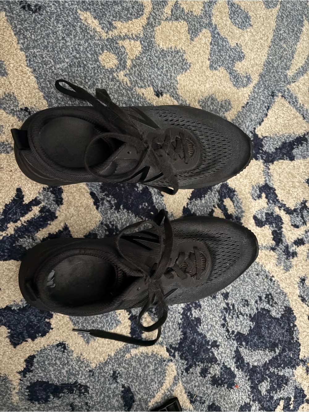 Women’s black non-slip new balance shoes!